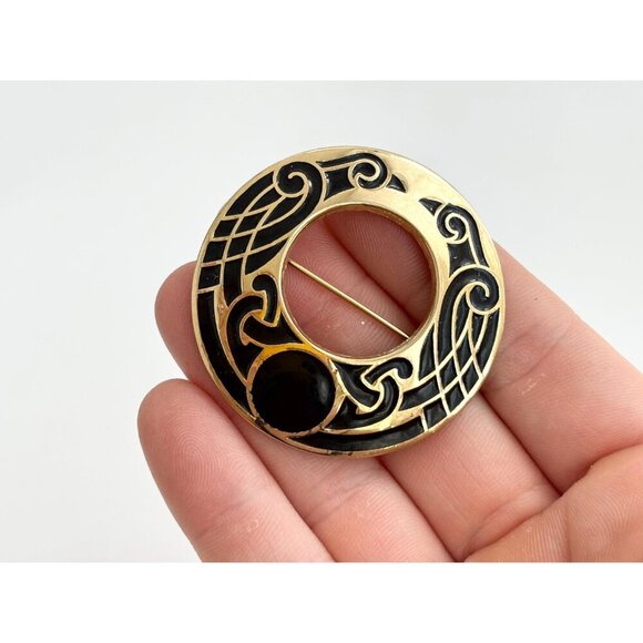 Cloissone Style Celtic Black Enamel XL Gold Toned 90's Vintage Lapel Brooch Pin - Picture 8 of 10